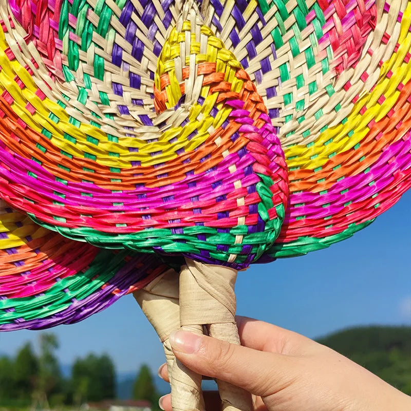 Éventail coloré en forme de cœur en bambou fait à la main