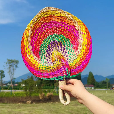 Éventail coloré en forme de cœur en bambou fait à la main